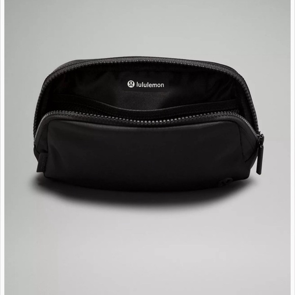 ⭐️NWT⭐️ Lululemon Everywhere Belt Bag 1L - Picture 4 of 6